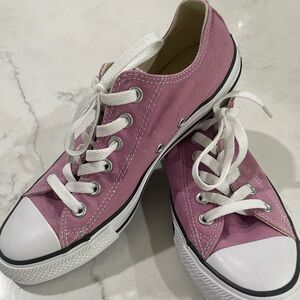 Unisex pink Converse